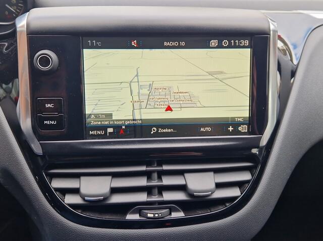 Peugeot 208 1.2 PureTech Signature NL Auto - Carplay - Navi - PDC
