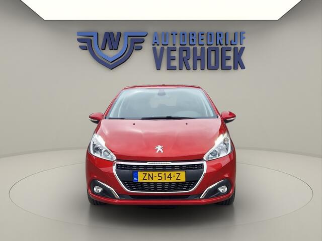 Peugeot 208 1.2 PureTech Signature NL Auto - Carplay - Navi - PDC