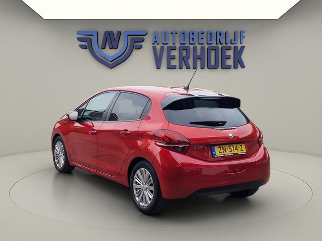 Peugeot 208 1.2 PureTech Signature NL Auto - Carplay - Navi - PDC