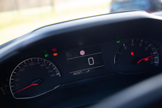 Peugeot 208 1.2 PureTech Blue Lease Active , Cruise control, Navigatie,