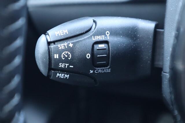 Peugeot 208 1.2 PureTech Style Cruise/Navi/Camera/Apple/AndroidAuto