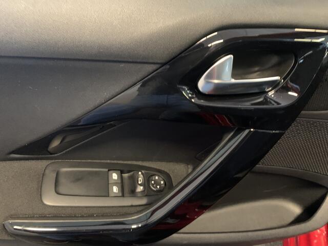 Peugeot 208 1.2 PureTech Blue Lion NAVIGATIE-AIRCO-PARKEERSENSOREN
