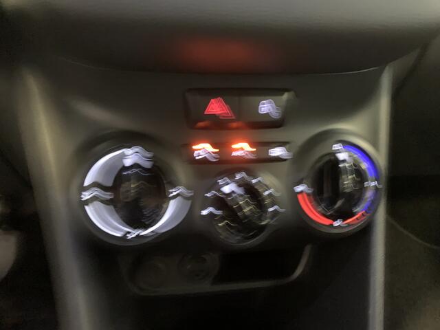 Peugeot 208 1.2 PureTech Blue Lion NAVIGATIE-AIRCO-PARKEERSENSOREN