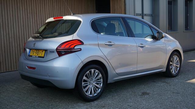 Peugeot 208 1.2 111pk Automaat 5Drs PureTech Allure Navi DAB Clima 16inch LM Cruise Control *NL auto* 11921km! *1e Eigenaar* Uniek!