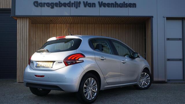 Peugeot 208 1.2 111pk Automaat 5Drs PureTech Allure Navi DAB Clima 16inch LM Cruise Control *NL auto* 11921km! *1e Eigenaar* Uniek!