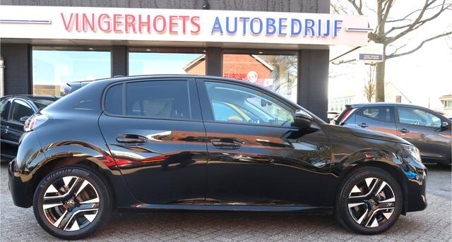 Peugeot 208 100 Pk Benzine * Luxe Allure * Navigatie * Groot Touch Screen Scherm Multi Media * 1/2 Leder Interieur * Camera Voor en Achter * Climate & Adaptive Cruise Control * Keyless Entry & Start Button * Dodehoekbewaking * Vingerhoets; Vierde Generatie Eerstekla