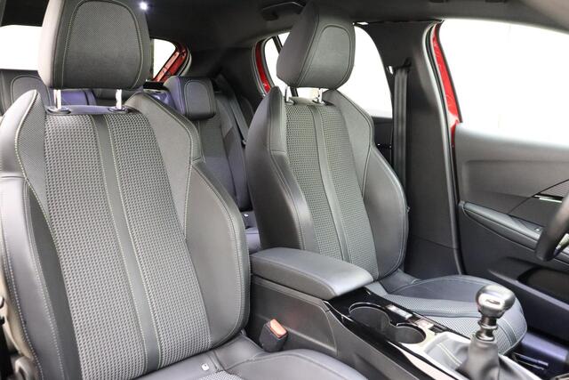 Peugeot 208 1.2 PureTech GT-Line | Trekhaak | Parkeercamera/-sensoren | Apple Carplay/Android Auto | Climate Control | Draadloze telefoonlader | Navigatie | DAB |