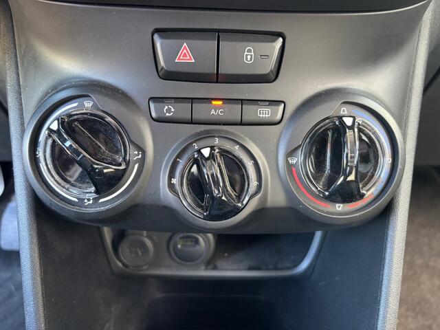 Peugeot 208 1.2 PURE TECH SIGNATURE NAVI AIRCO PDC