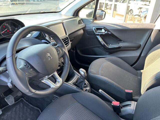 Peugeot 208 1.2 PURE TECH SIGNATURE NAVI AIRCO PDC
