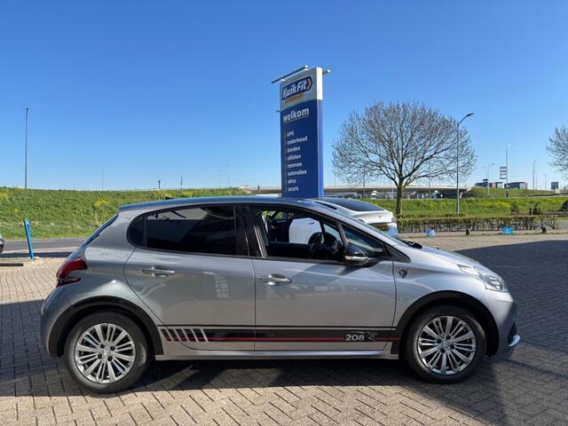 Peugeot 208 1.2 PURE TECH SIGNATURE NAVI AIRCO PDC
