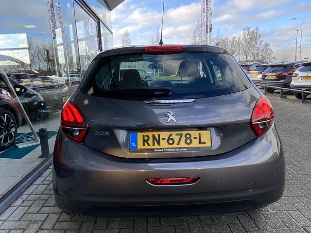 Peugeot 208 1.2T 110pk Allure | Panorama dak | Achteruitrijcamera | Navigatie | Climate Control | Cruise Control | Parkeersensoren