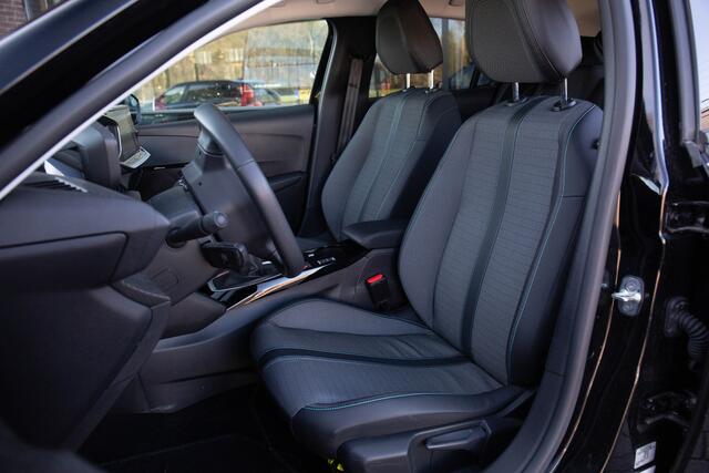 Peugeot 208 1.2 PureTech Allure Pack , Adap. cruise, Carplay, Keyless entry,
