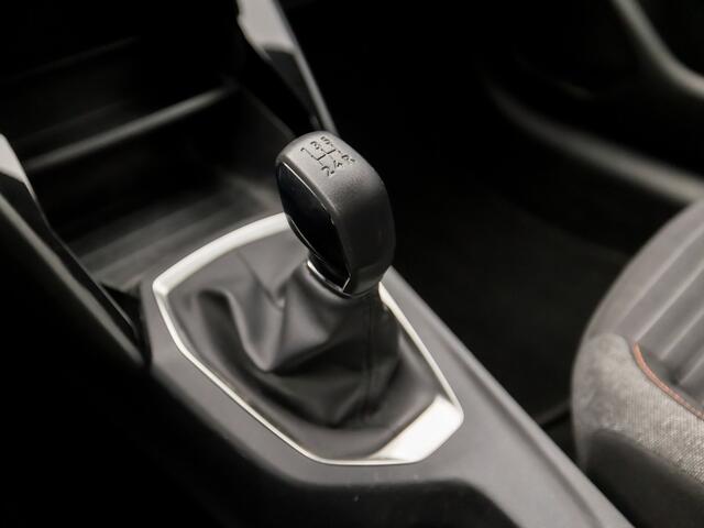 Peugeot 208 1.2 PureTech Sport (APPLE CARPLAY, GROOT NAVI, LED KOPLAMPEN, SPORTSTOELEN, LANE ASSIST, CRUISE, NIEUWSTAAT)
