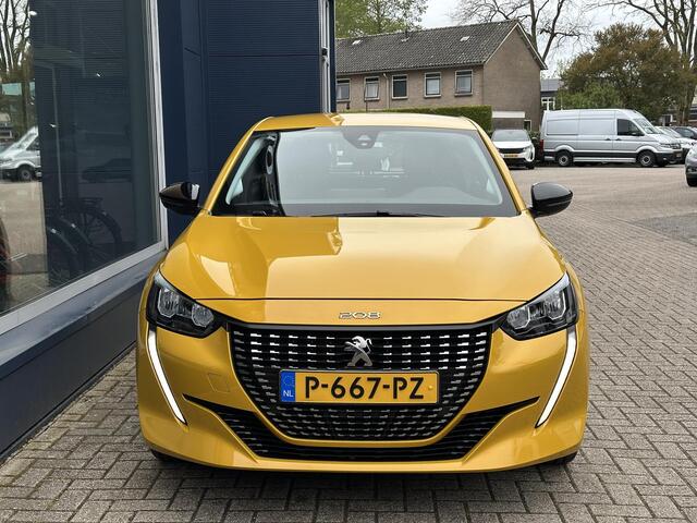 Peugeot 208 1.2 Active Pack | 1e Eigenaarsauto | Navigatie via Telefoon | Airco | Cruise Control | LED Verlichting | DAB+ Radio | Spoiler | 16" Lichtmetalen Velgen | Apple Carplay | Elek. Pakket |
