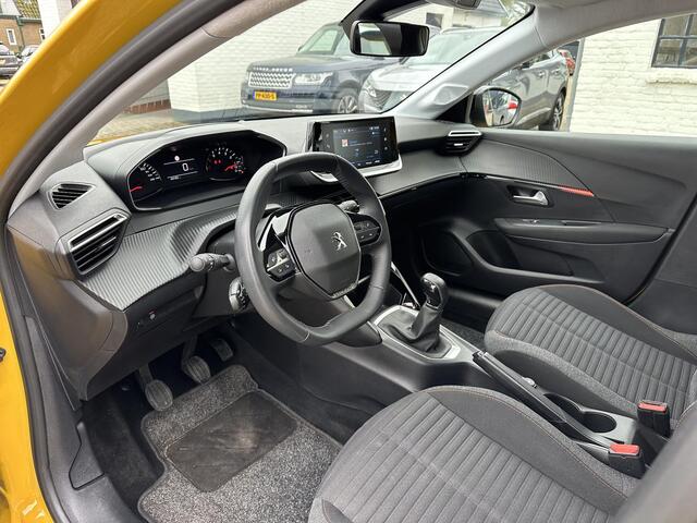 Peugeot 208 1.2 Active Pack | 1e Eigenaarsauto | Navigatie via Telefoon | Airco | Cruise Control | LED Verlichting | DAB+ Radio | Spoiler | 16" Lichtmetalen Velgen | Apple Carplay | Elek. Pakket |