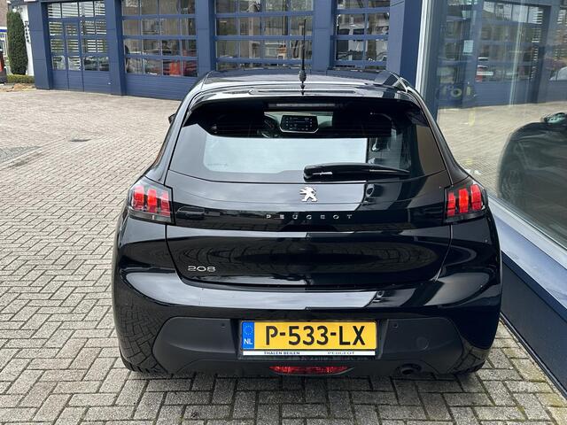 Peugeot 208 1.2 PureTech Active Pack | 15000 KM! | Full led koplampen | 16 inch Licht Metalen Velgen | Touch Screen met Apple Carplay | Parkeersensoren | Achterklep Spoiler | 1e eigenaresse |