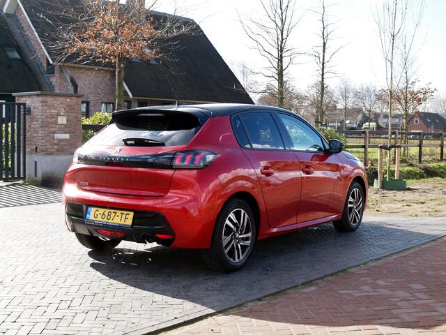 Peugeot 208 1.2 PureTech Blue Lease Allure | Apple Carplay | 100 PK | Two-Tone | Achteruitrijcamera | Navigatie |