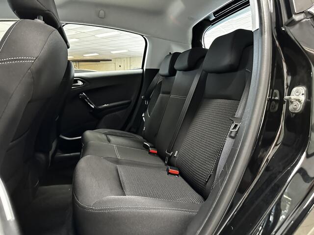Peugeot 208 1.6 BlueHDi Executive/ Dealer Onderhouden!/ Camera/ Apple + Android/ Navi/ Clima/ Cruise/ Elek. pakket/ Isofix/ Bluetooth/ Armsteun/ Multi. LEDER. Stuur/ Mistl./ PDC/ Chroom/ LED Dagrijverl.