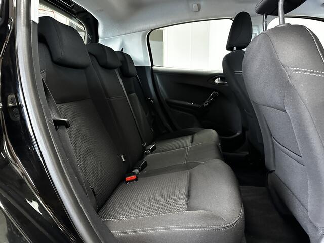 Peugeot 208 1.6 BlueHDi Executive/ Dealer Onderhouden!/ Camera/ Apple + Android/ Navi/ Clima/ Cruise/ Elek. pakket/ Isofix/ Bluetooth/ Armsteun/ Multi. LEDER. Stuur/ Mistl./ PDC/ Chroom/ LED Dagrijverl.