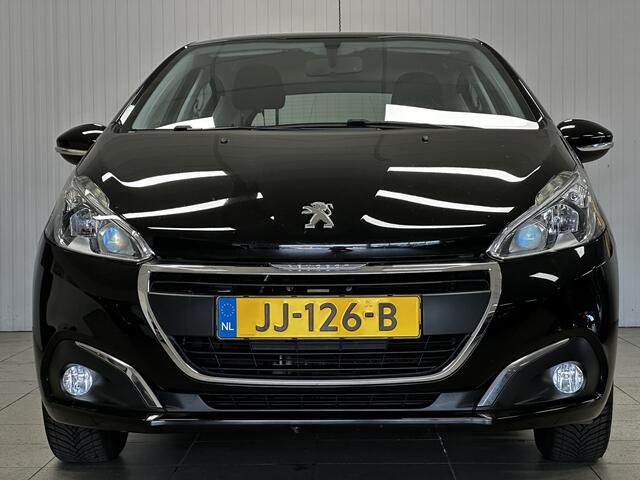 Peugeot 208 1.2 PureTech Blue Lion/ 15'' LMV/ Trekhaak/ Navi/ DAB+/ Apple + Android/ Airco/ Cruise/ Elek. pakket/ Isofix/ Bluetooth/ Armsteun/ Multi. Stuur/ Mistl./ PDC/ LED Dagrijverl.