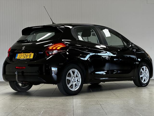 Peugeot 208 1.2 PureTech Blue Lion/ 15'' LMV/ Trekhaak/ Navi/ DAB+/ Apple + Android/ Airco/ Cruise/ Elek. pakket/ Isofix/ Bluetooth/ Armsteun/ Multi. Stuur/ Mistl./ PDC/ LED Dagrijverl.