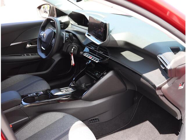 Peugeot 208 Hybrid 100PK e-DCS6 Allure | AUTOMAAT | Navigatie | Parkeersensoren | LED | Lederen Stuurwiel | Climate Control | Cruise Control | 16" LMV | Apple Carplay/Android Auto | Privacy Glass |