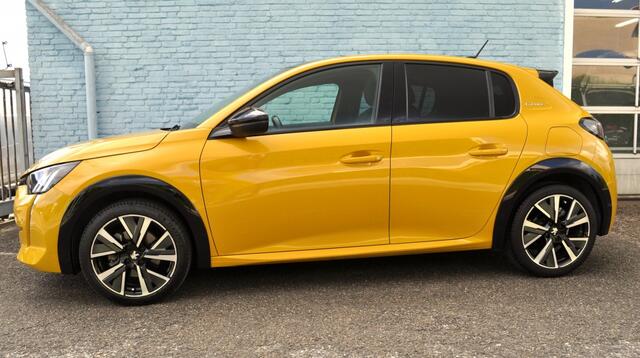 Peugeot 208 1.2 GT-Line Aut pano cam navi