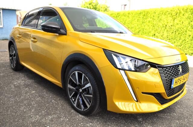 Peugeot 208 1.2 GT-Line Aut pano cam navi