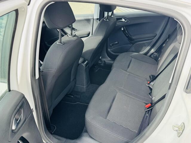 Peugeot 208 1.2 PureTech Blue Lion Navi | Cruise | Airco