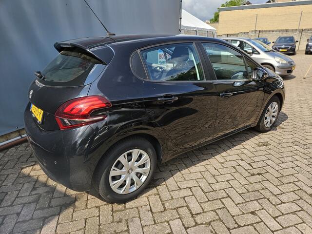 Peugeot 208 1.2 PureTech NAVI TEL PDC CC