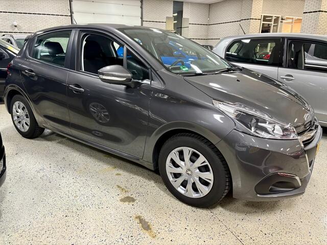 Peugeot 208 1.2 Navigatie DAB Airco Cruise PDC