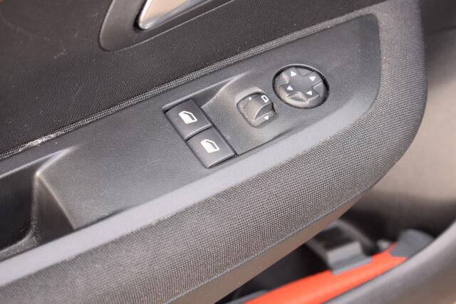 Peugeot 208 1.2 PureTech Active//Navi//Carplay!!