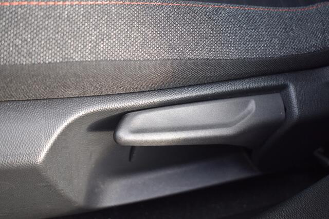 Peugeot 208 1.2 PureTech Active//Navi//Carplay!!