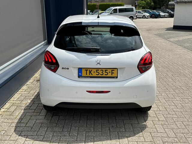 Peugeot 208 1.2 Blue Lion | Full-Map Navigatie | Parkeer Sensoren | Touch Screen | Zeer nette staat | Led-Dagrijverlichting | Achterklep Spoiler | Apple Carplay | Airconditioning | Cruise Control |