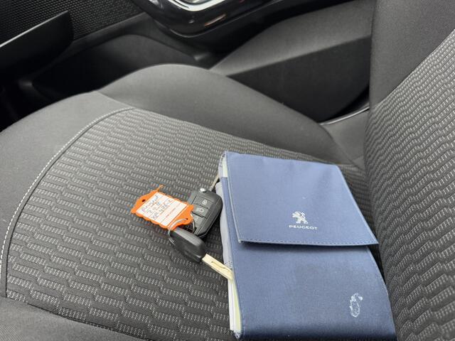Peugeot 208 1.2 RIJKLAAR! Nieuwe Distributie Prijs Inclusief Onderhoud & 12 Maand BOVAG Garantie | Blue Lease Active |