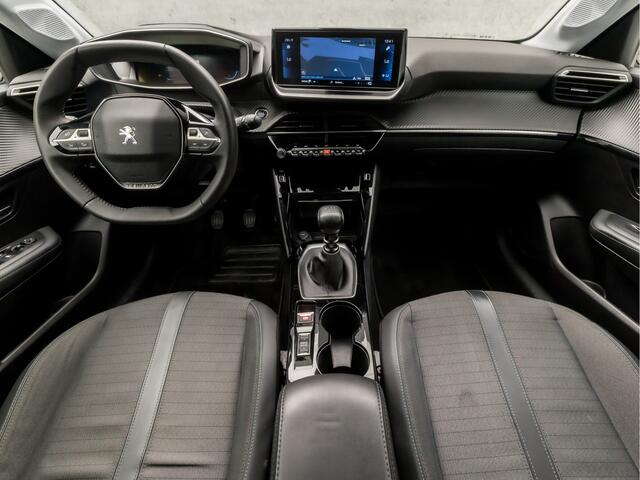 Peugeot 208 1.2 PureTech Allure Deluxe (VIRTUAL COCKPIT, APPLE CARPLAY, GROOT NAVI, 360 CAMERA, LEDER, SPORTSTOELEN, GETINT GLAS, LM VELGEN, CRUISE, KEYLESS, NIEUWE APK, NIEUWSTAAT)