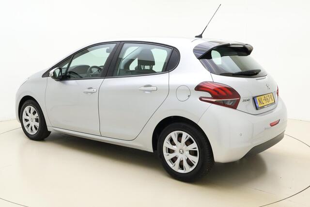 Peugeot 208 1.2 PureTech Blue Lion 82 PK | Handgeschakeld | 5-Deurs | Navigatie | Cruise Control | Airco | Parkeersensor | Armsteun | Elektrische ramen | Bluetooth | AUX | USB