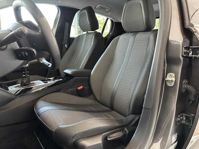 Peugeot 208 1.2 PureTech Allure Pack APPLE CARPLAY | ACHTERUITRIJCAMERA | PARKEERSENSOREN | CLIMATE CONTROL | LICHTMETALEN VELGEN