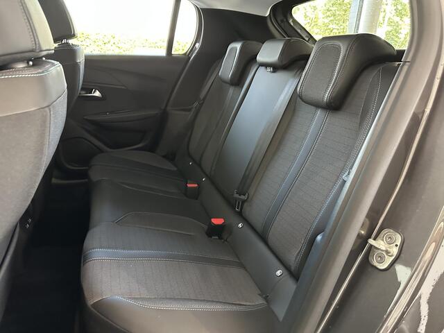 Peugeot 208 1.2 PureTech Allure Pack APPLE CARPLAY | ACHTERUITRIJCAMERA | PARKEERSENSOREN | CLIMATE CONTROL | LICHTMETALEN VELGEN
