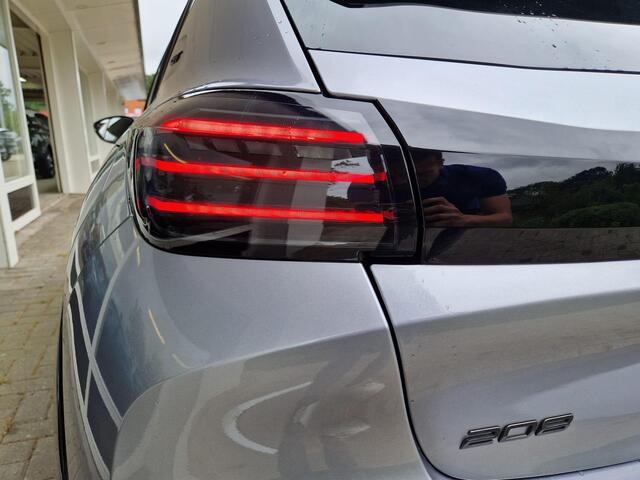 Peugeot 208 1.2T 100pk GT | Keyless | Achteruitrijcamera | LED koplampen | Navigatie | Sport interieur