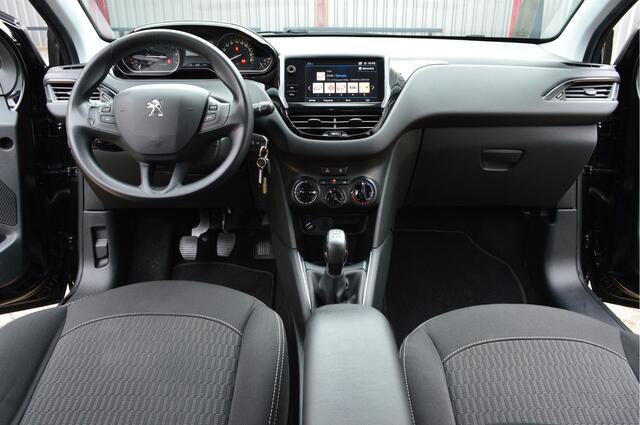 Peugeot 208 1.2 PureTech Blue Lion O.a: PDC, Airco, Cruise, Navi, DAB, Carplay, Etc. All-in prijs!