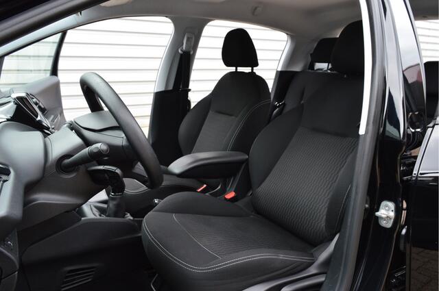 Peugeot 208 1.2 PureTech Blue Lion O.a: PDC, Airco, Cruise, Navi, DAB, Carplay, Etc. All-in prijs!