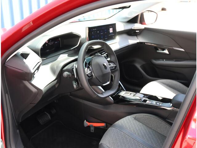 Peugeot 208 Hybrid 100PK e-DCS6 Allure | Apple Carplay/Android Auto | Parkeersensoren | Navigatie | FULL LED | Lederen Stuurwiel | Climate Control | Cruise Control | 16" LMV | Isofix |