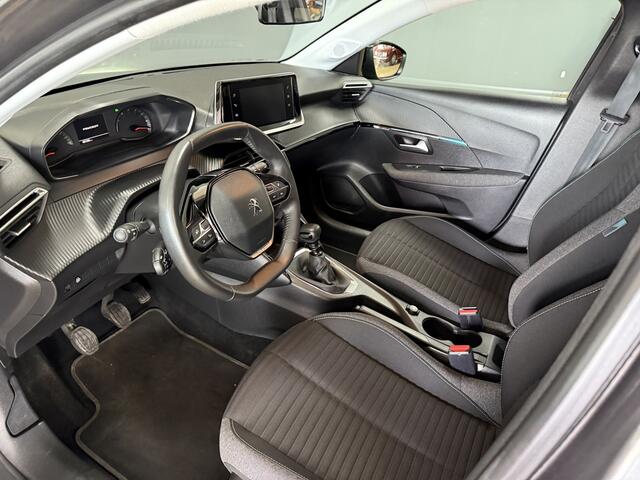 Peugeot 208 1.2 PureTech Allure | Navi | Carplay