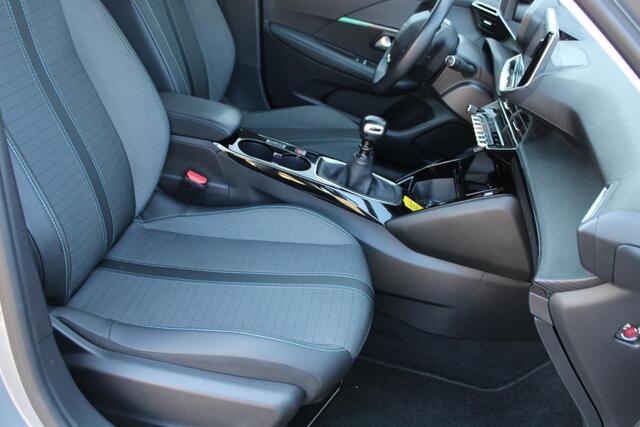 Peugeot 208 1.2 PureTech 100pk Allure Airco Panoramadak Navi Carplay Camera Nieuwstaat