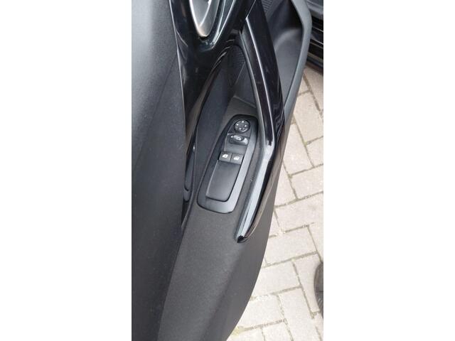 Peugeot 208 1.2 PureT. Blue Lion