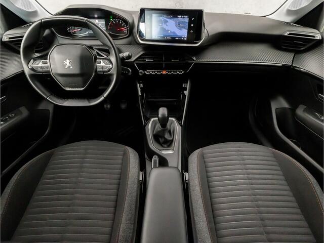 Peugeot 208 1.2 PureTech Sport (APPLE CARPLAY, GROOT NAVI, 360 CAMERA, LM VELGEN, SPORTSTOELEN, TREKHAAK, PARKEERSENSOREN, NIEUWE APK, NIEUWSTAAT)