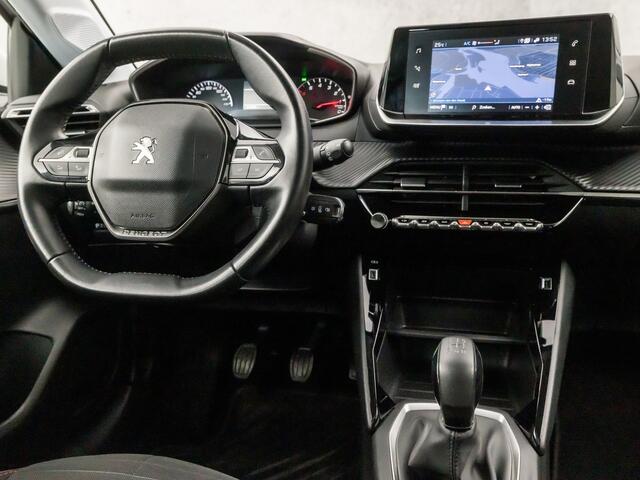 Peugeot 208 1.2 PureTech Sport (APPLE CARPLAY, GROOT NAVI, 360 CAMERA, LM VELGEN, SPORTSTOELEN, TREKHAAK, PARKEERSENSOREN, NIEUWE APK, NIEUWSTAAT)