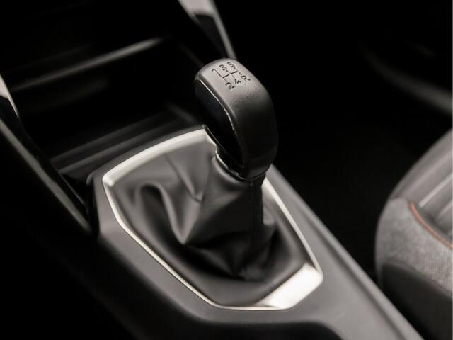 Peugeot 208 1.2 PureTech Sport (APPLE CARPLAY, GROOT NAVI, 360 CAMERA, LM VELGEN, SPORTSTOELEN, TREKHAAK, PARKEERSENSOREN, NIEUWE APK, NIEUWSTAAT)