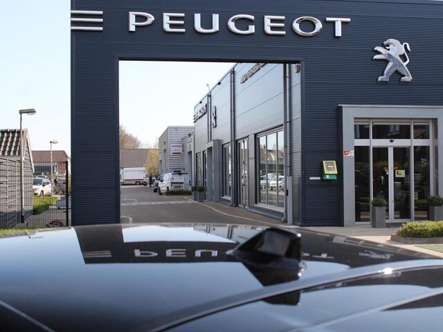 Peugeot 208 Allure 1.2 PureTech 100PK Navigatie, Stoelverwarming, Camera achter, Parkeerhulp voor & Achter, Lichtmetalen velgen